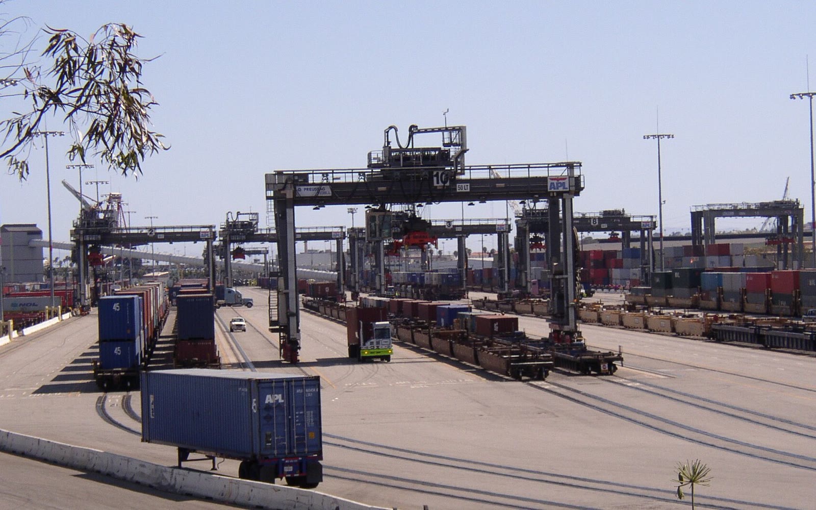 Intermodal container transfer between ship, chassis, and rail at the Port of Long Beach